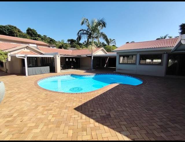 5 BEDROOM HOUSE FOR SALE IN LA LUCIA